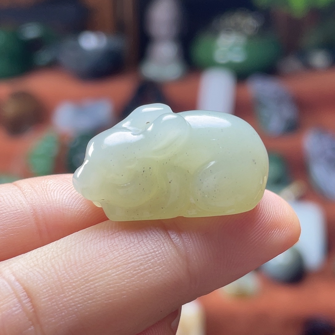 和田玉未镶嵌颈饰新疆山料点墨油润立体小兔福利