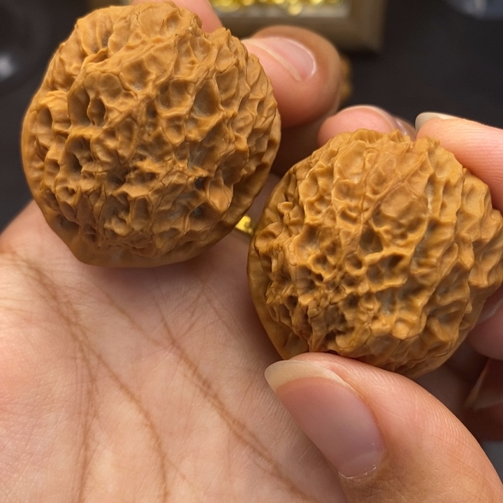 文玩核桃把件40尺珊瑚绣球