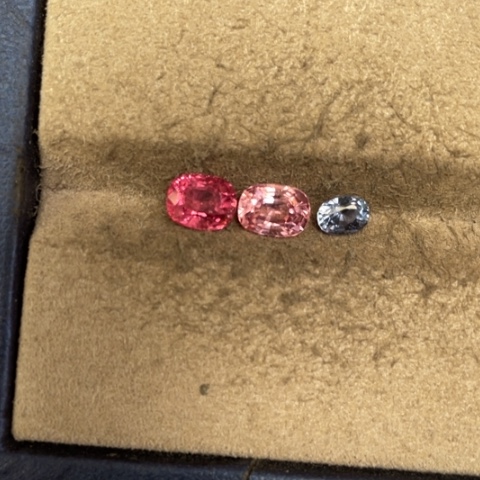 定制尖晶石裸石未镶嵌小**咩3.3克拉3粒