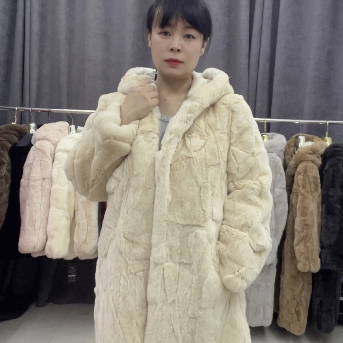 新女款獭兔拼皮经典百搭时尚冬季加厚保暖大衣