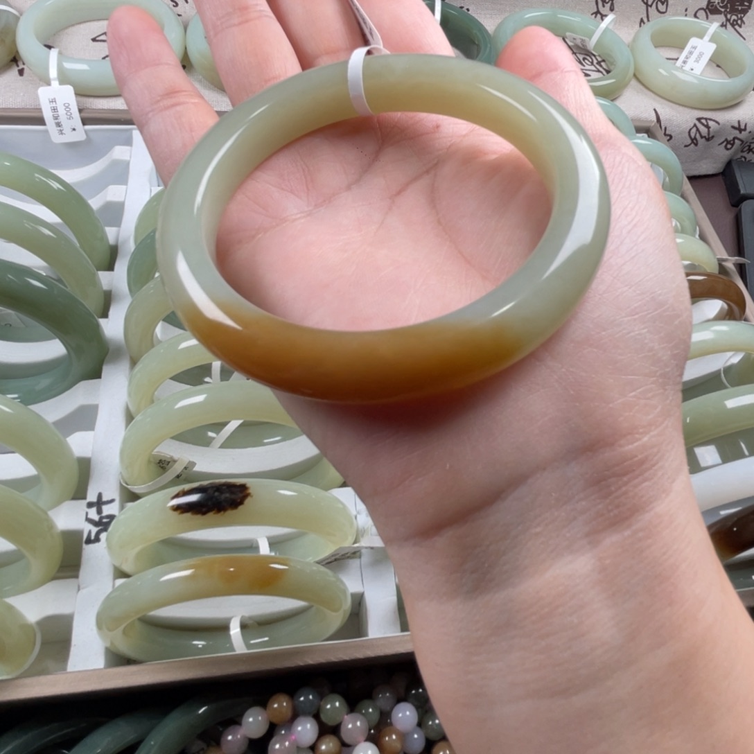 和田玉手镯未镶嵌