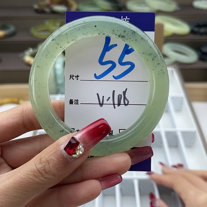 蛇纹石玉手镯未镶嵌