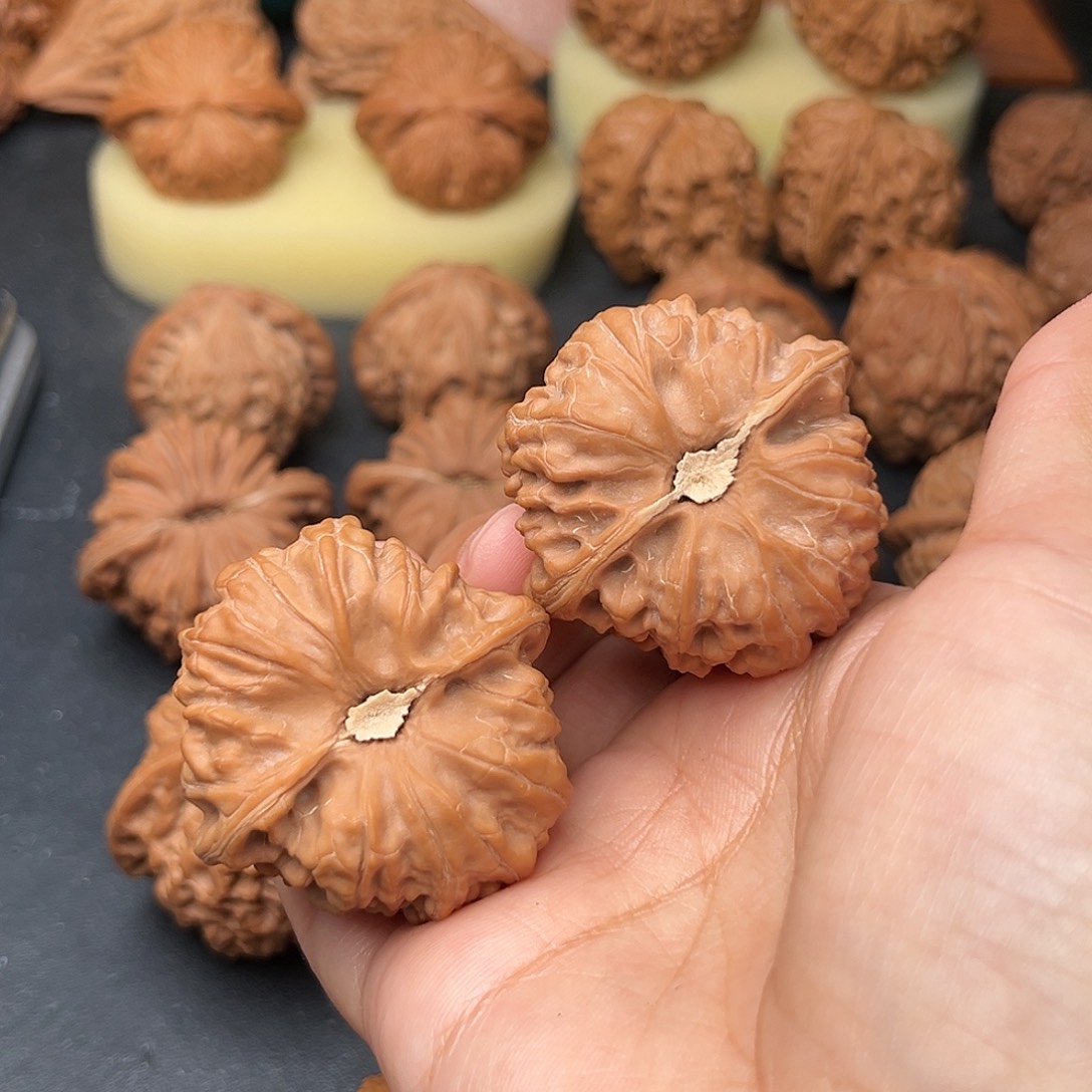 文玩核桃把件奥迪全品40