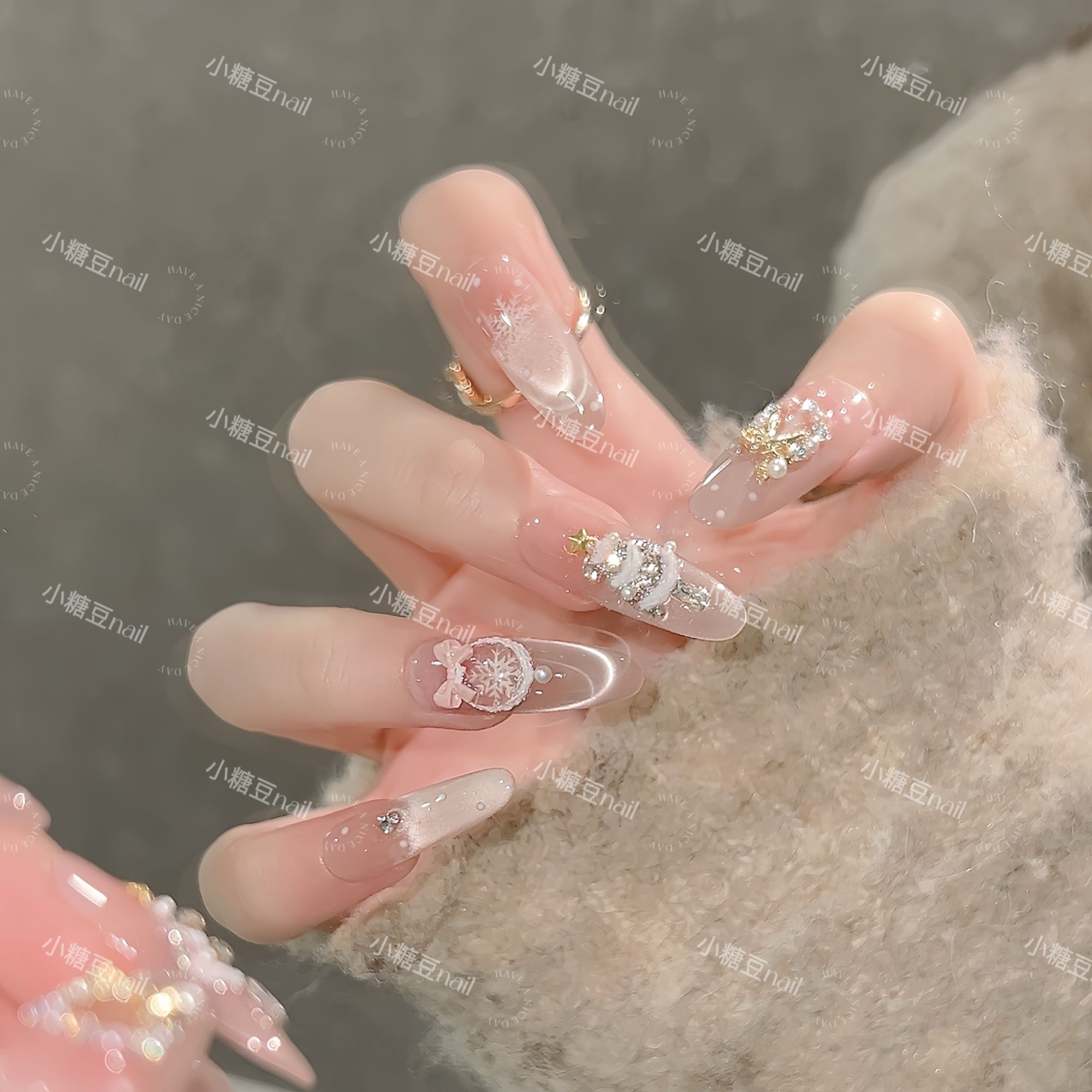 【圣诞·水晶球】冰雪圣诞法式蝴蝶珍珠猫眼高级显白可拆卸穿戴甲片