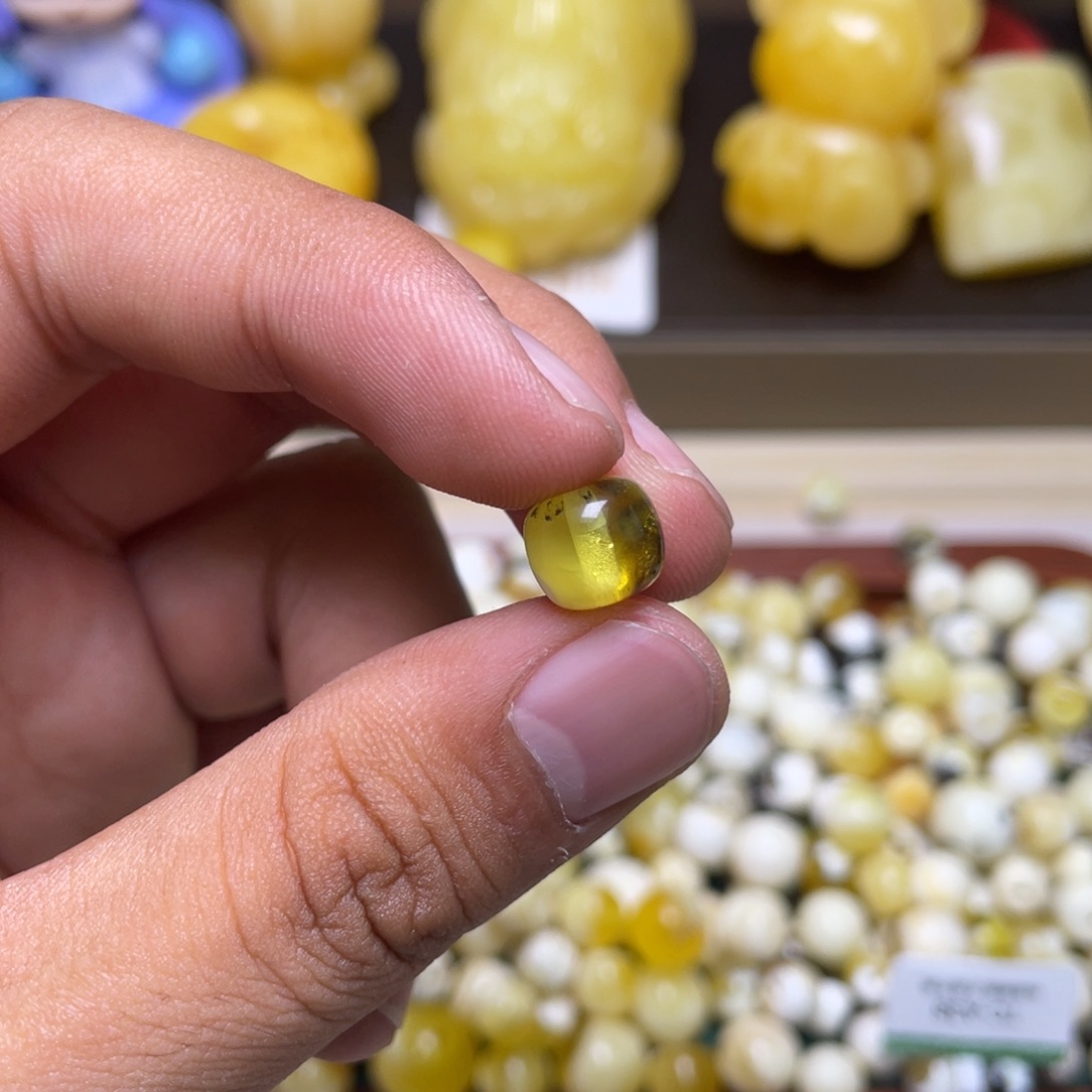 琥珀未镶嵌珠宝奇石