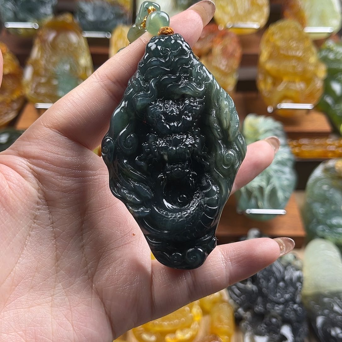 未镶嵌蛇纹石玉颈饰