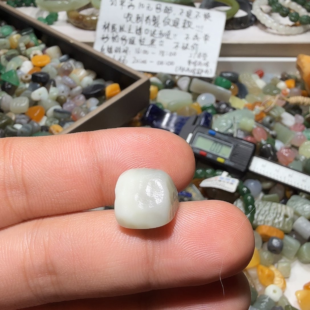 和田玉未镶嵌珠宝奇石