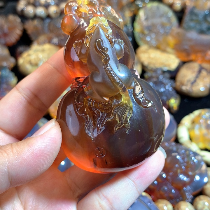 琥珀颈饰未镶嵌舞***网貔貅葫芦