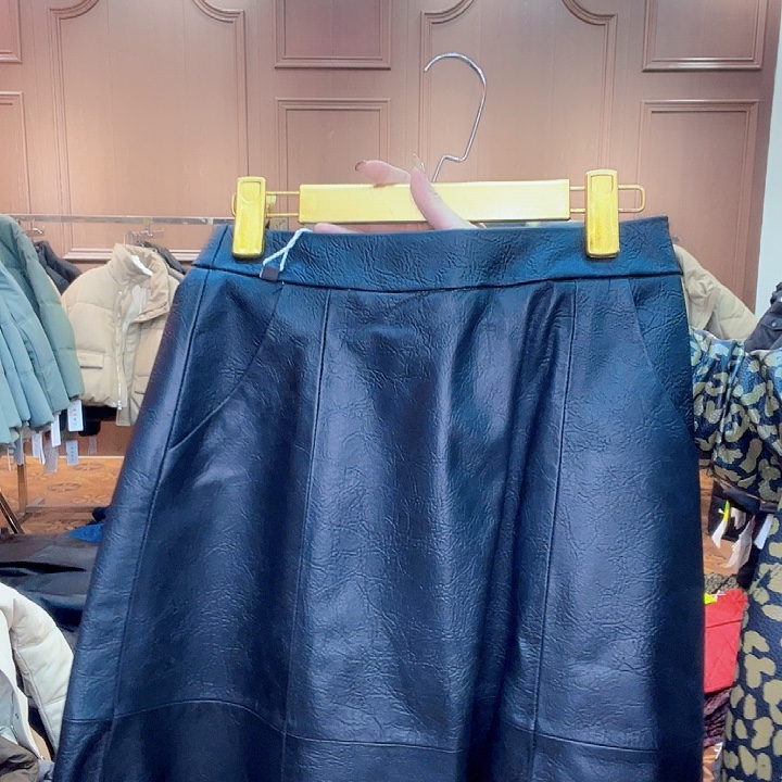 125……135斤皮短裙