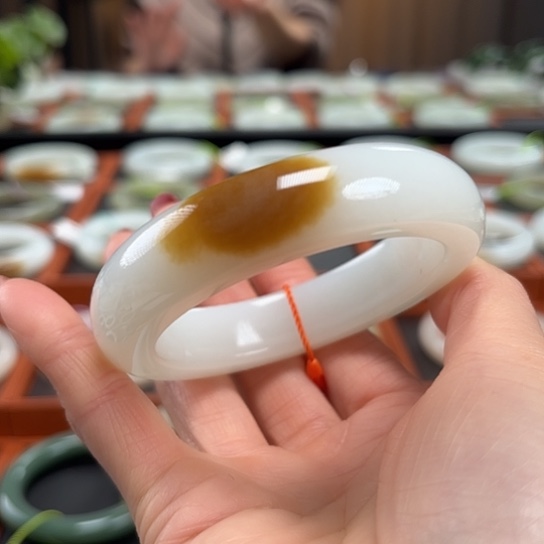 和田玉手镯卡57.5未镶嵌洋**烂