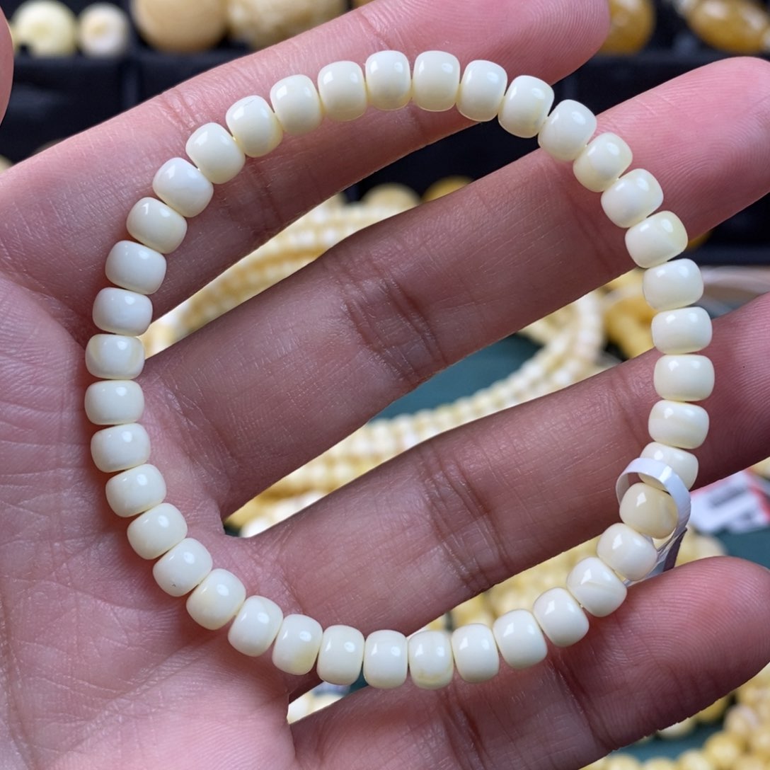 琥珀珠宝奇石未镶嵌大**羊