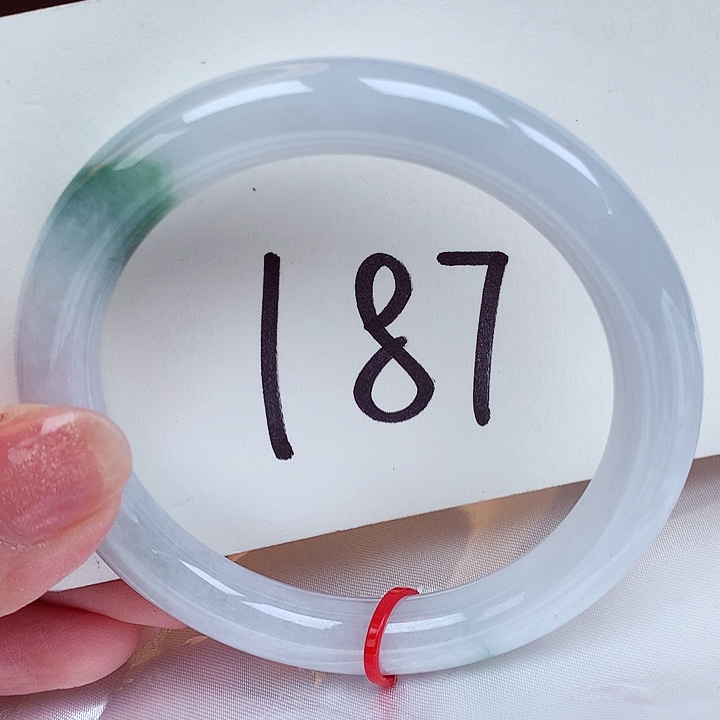 翡翠手镯未镶嵌翡翠