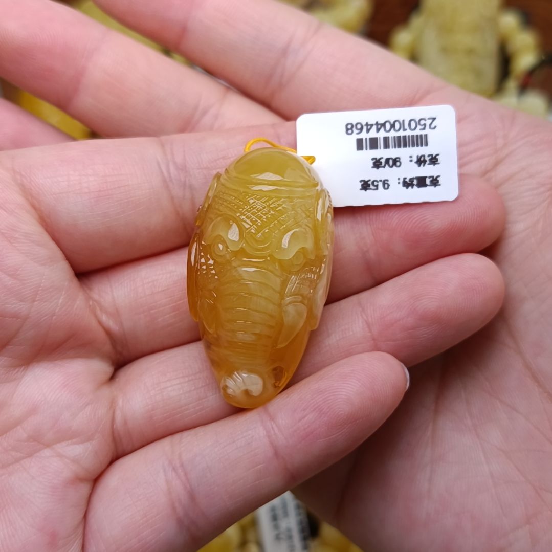 蜜蜡裸石未镶嵌象神