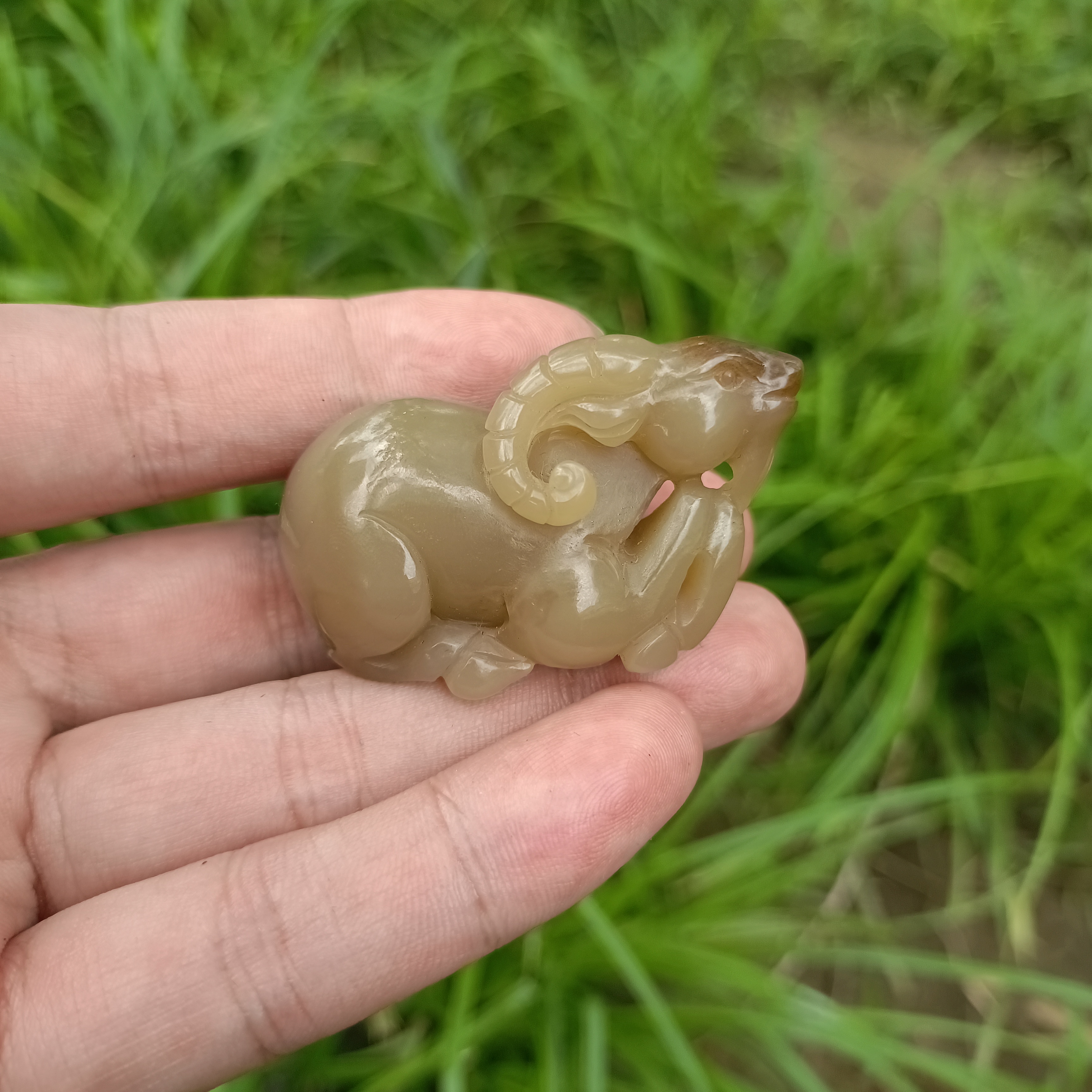 和田玉糖料羊手把件挂件摆件玉质细腻油润性价比棒棒哒
