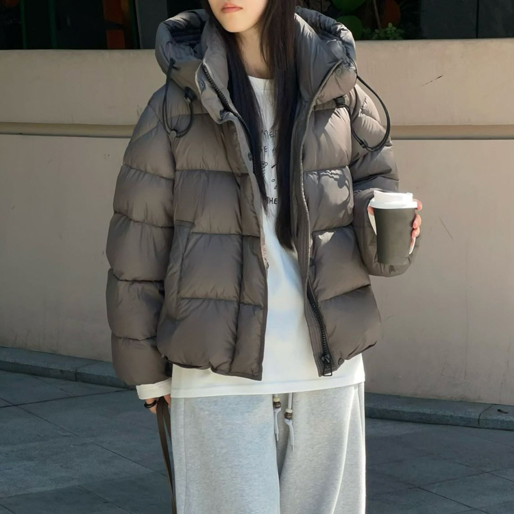 QBS纤贝思629纯色羽绒服女2025冬连帽加厚安心大朵绒短款宽松外套
