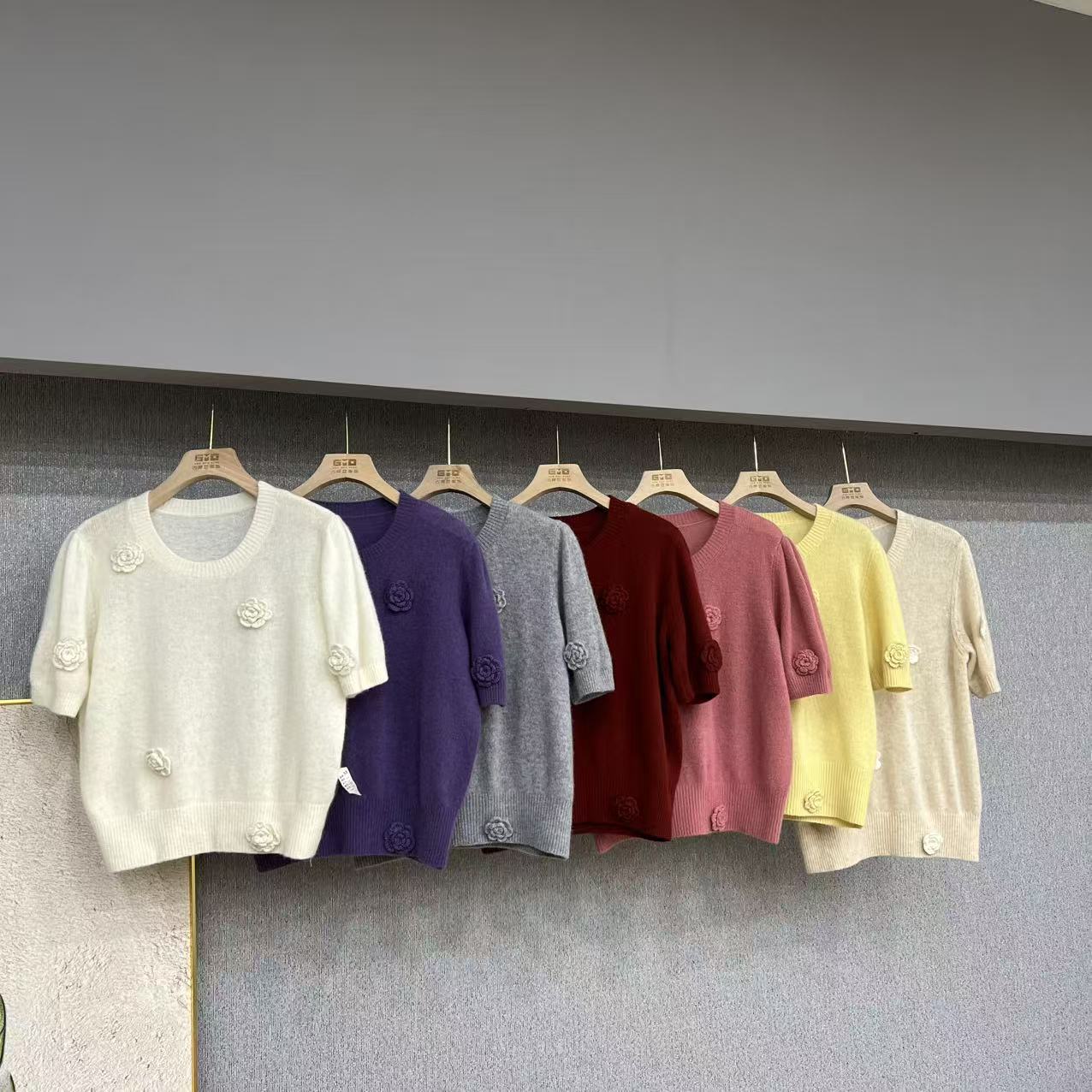 爆款！钩花女士圆领短袖针织衫