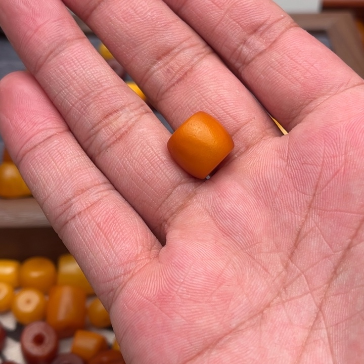 火***喜琥珀未镶嵌裸石蜜蜡墩子