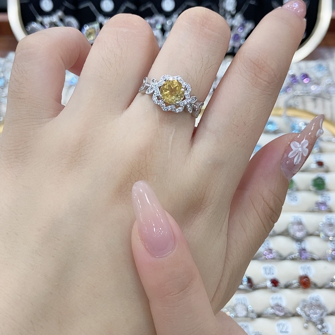 已***置银S925镶嵌戒指黄晶