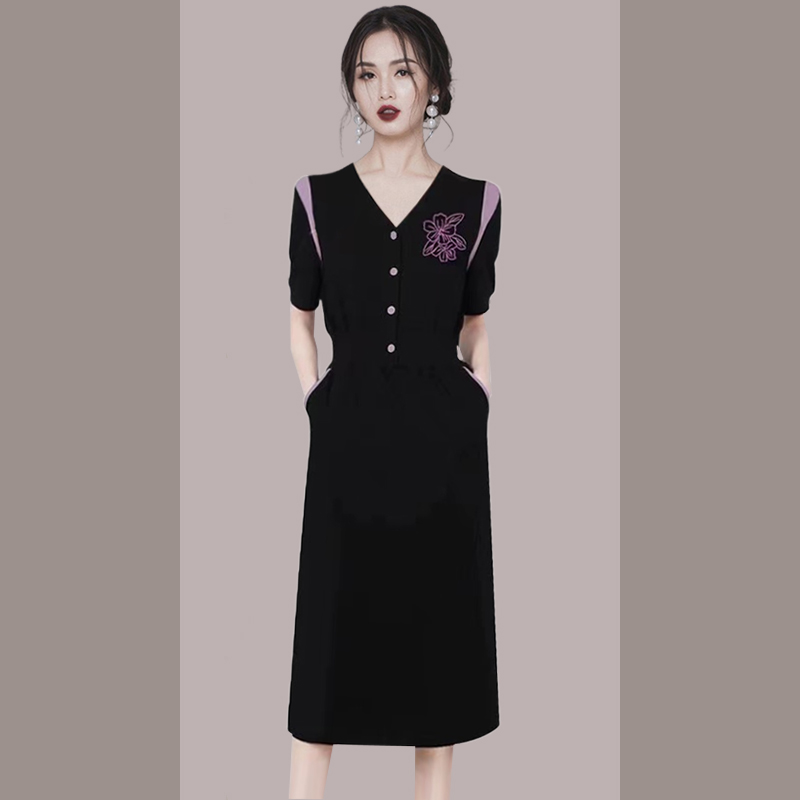 夏季短袖撞色休闲连衣裙2025新款欧货时尚收腰显瘦直筒裙