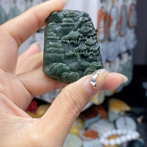 翡翠颈饰未镶嵌翡翠
