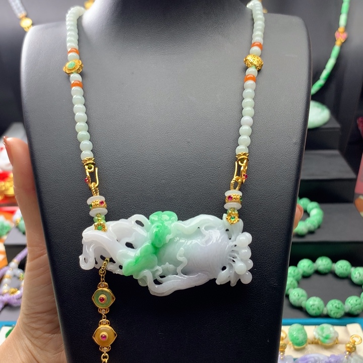 翡翠颈饰未镶嵌翡翠人参