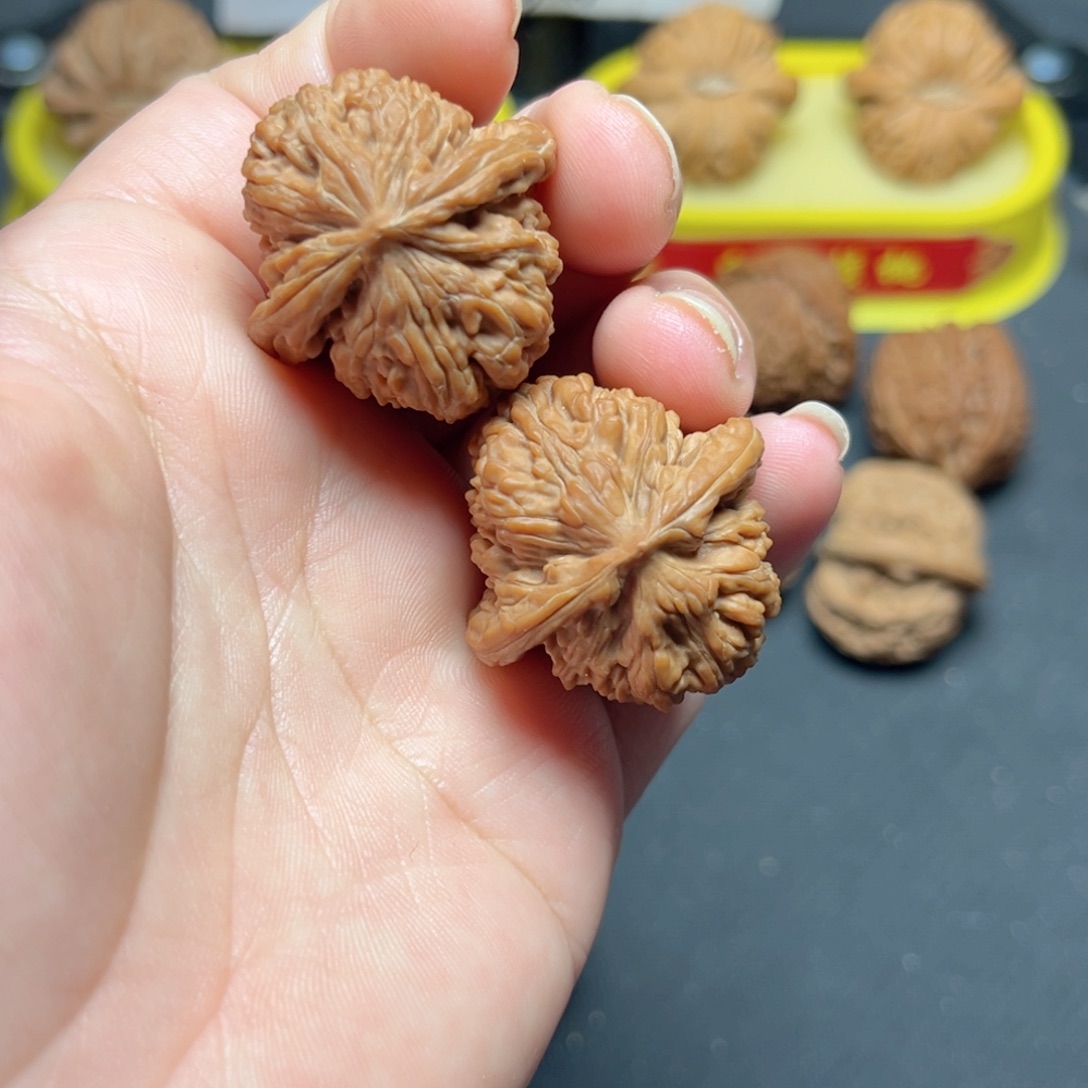 文玩核桃一物1️⃣拍31尺小楼微瑕疵