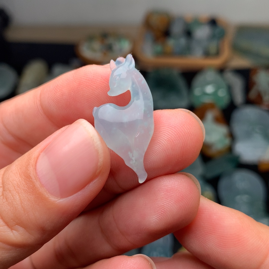 定制翡翠未镶嵌鹿