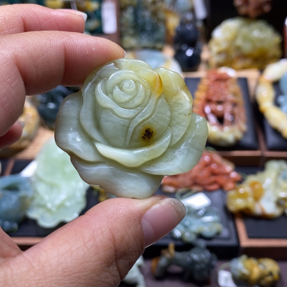 蛇纹石玉未镶嵌颈饰