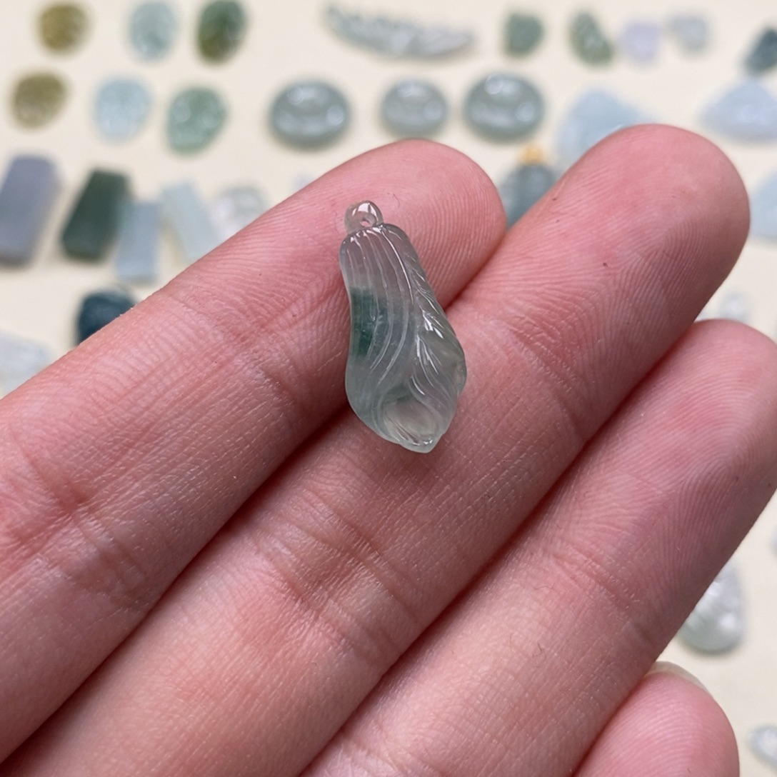 翡翠未镶嵌颈饰吊坠