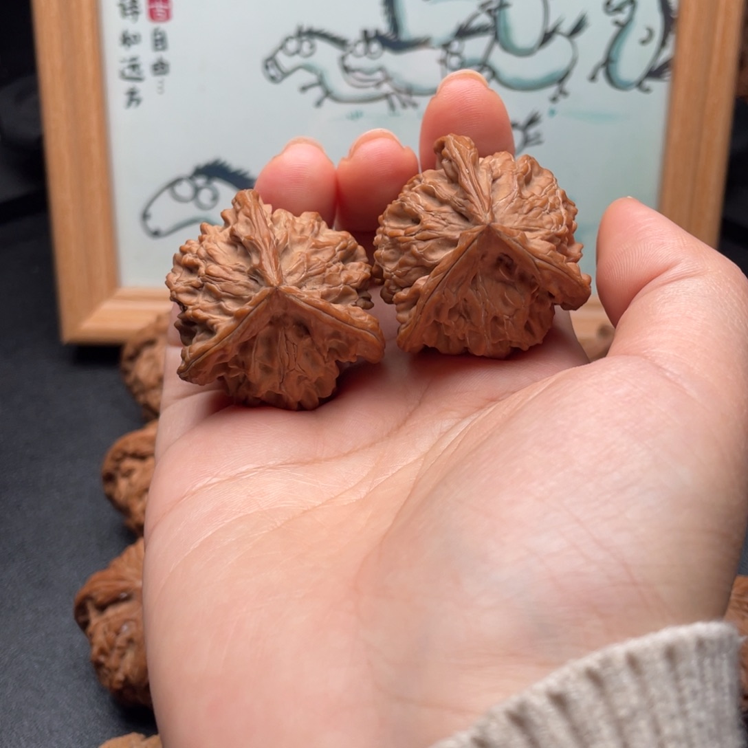 诸***遂文玩核桃把件38全品盘山三棱