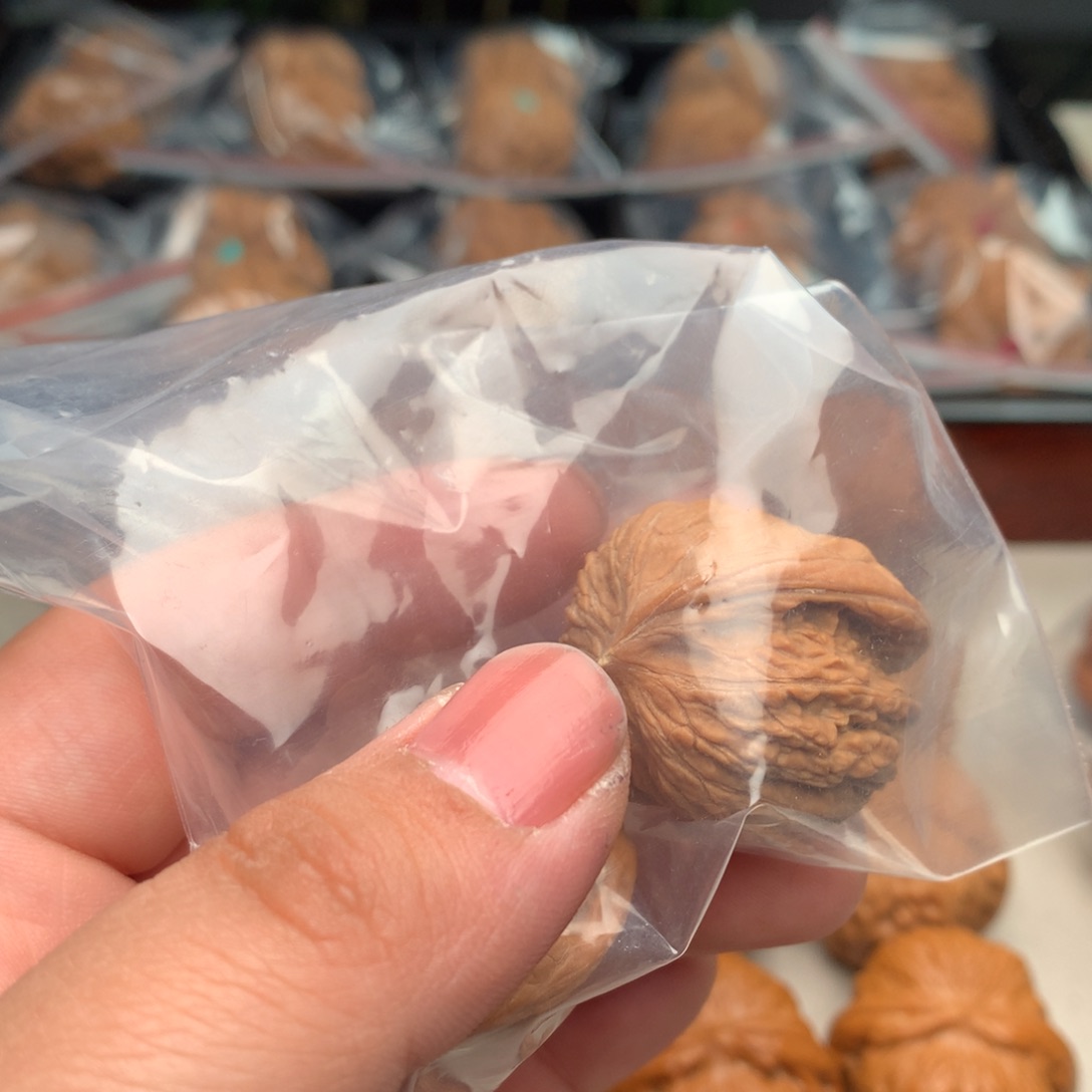 文玩核桃把件红心1w............