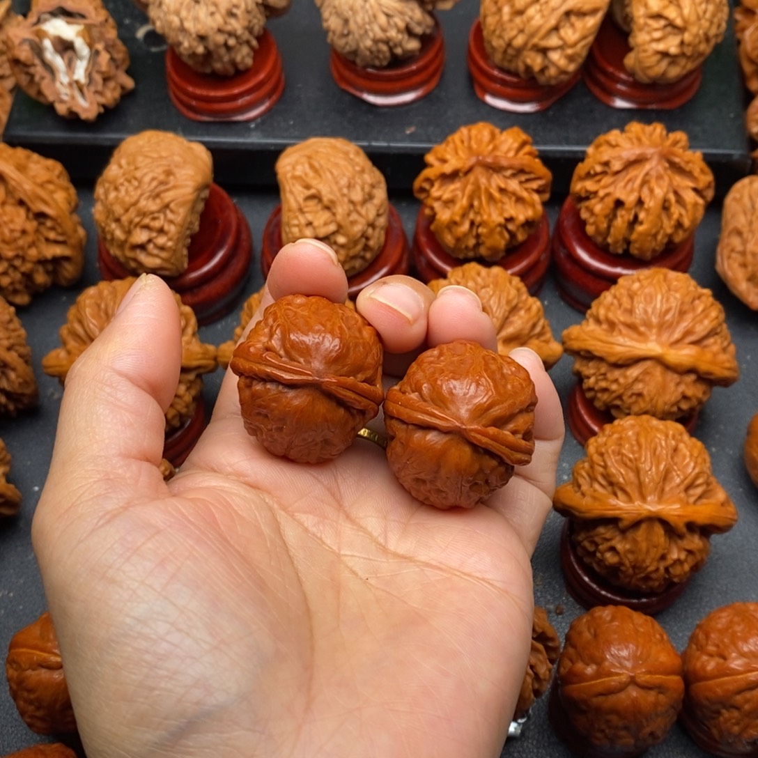 文玩核桃把件蛇皮球