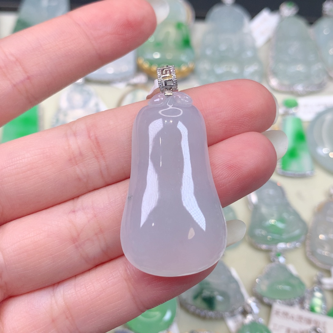 颈饰18K金镶嵌翡翠