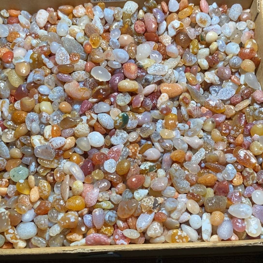 恒***源阿拉善花点鱼缸石