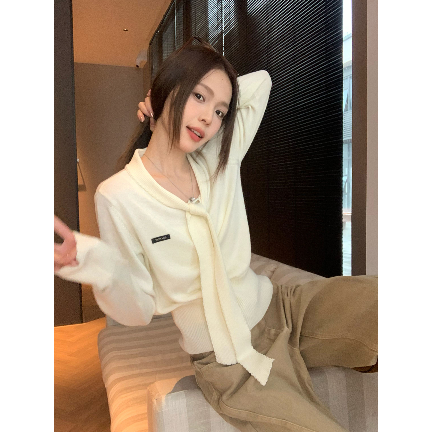 宋正恩【现货清仓】白色V领打底针织衫内搭可外穿慵懒宽松毛衣SH308