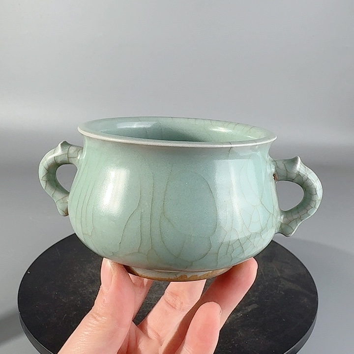 龙泉窑双耳炉品相完美