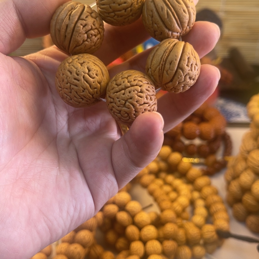 王***闪桃核吊坠111111111