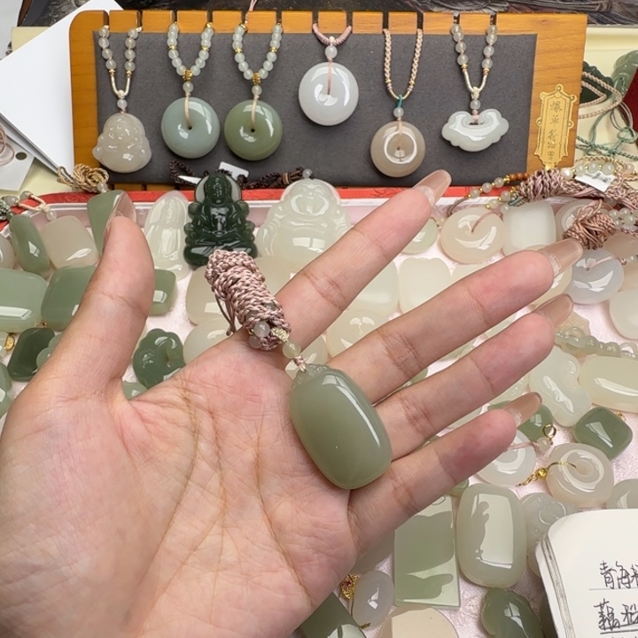 颈饰未镶嵌和田玉