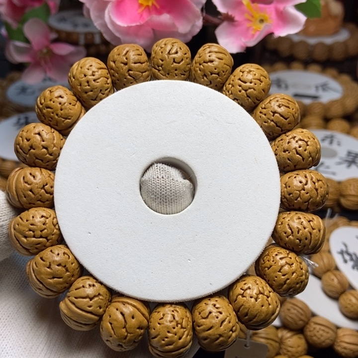 桃核手串一****狼树王纽扣手串