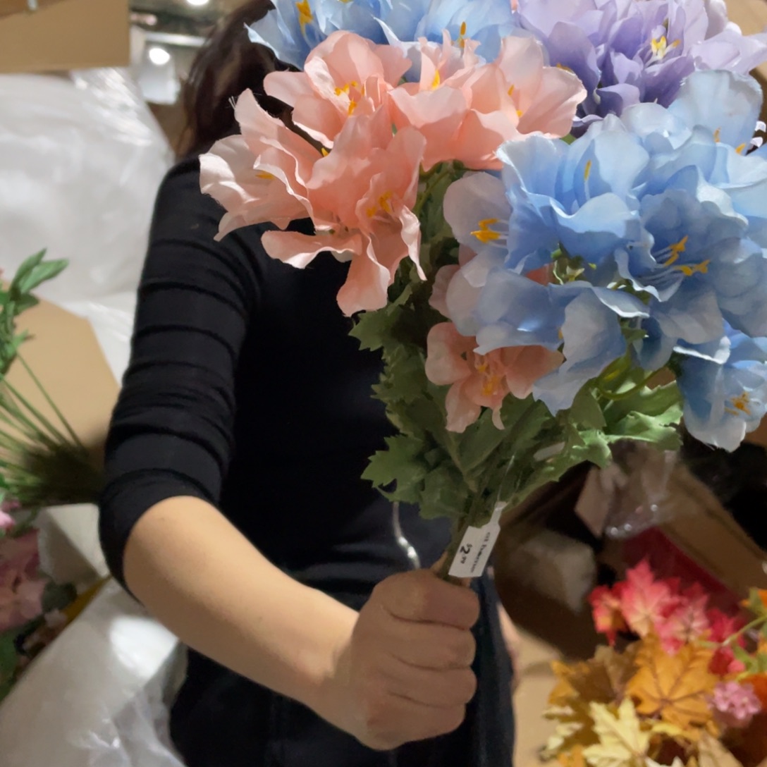 陶瓷花瓶，仿真绿植。5