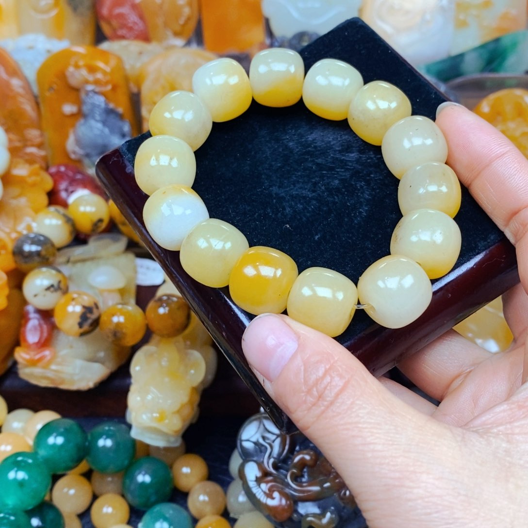 石英质玉（黄龙玉）颈饰未镶嵌