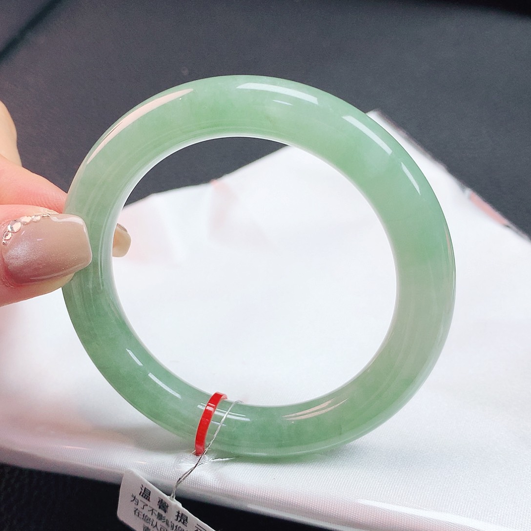 翡翠手镯未镶嵌54胖