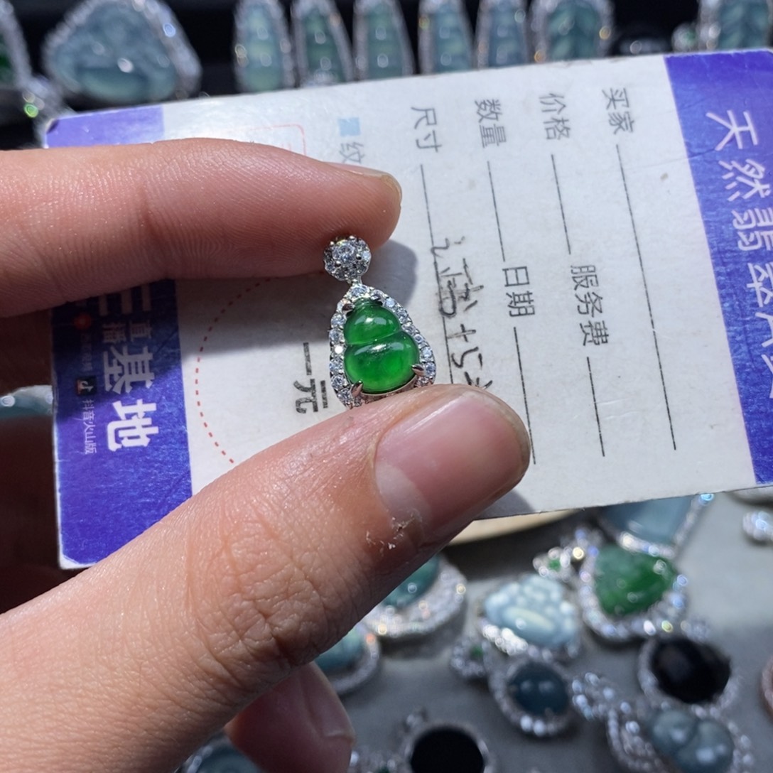 翡翠颈饰未镶嵌翡翠