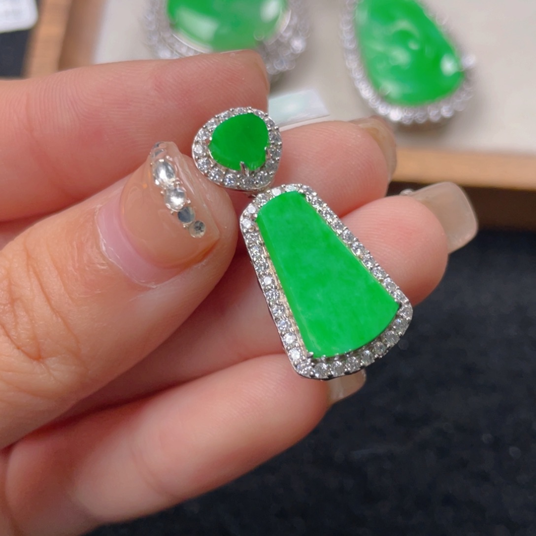 翡翠颈饰银S925镶嵌b b h b