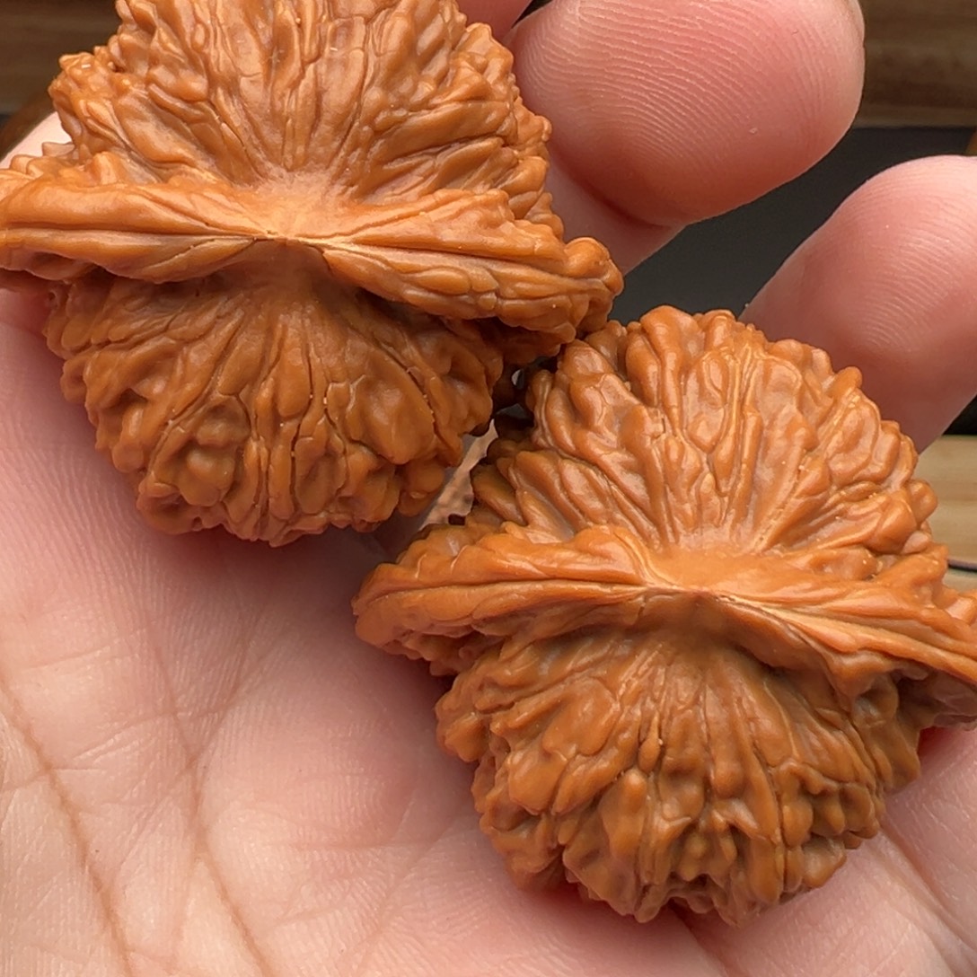 归***年文玩核桃把件楼子