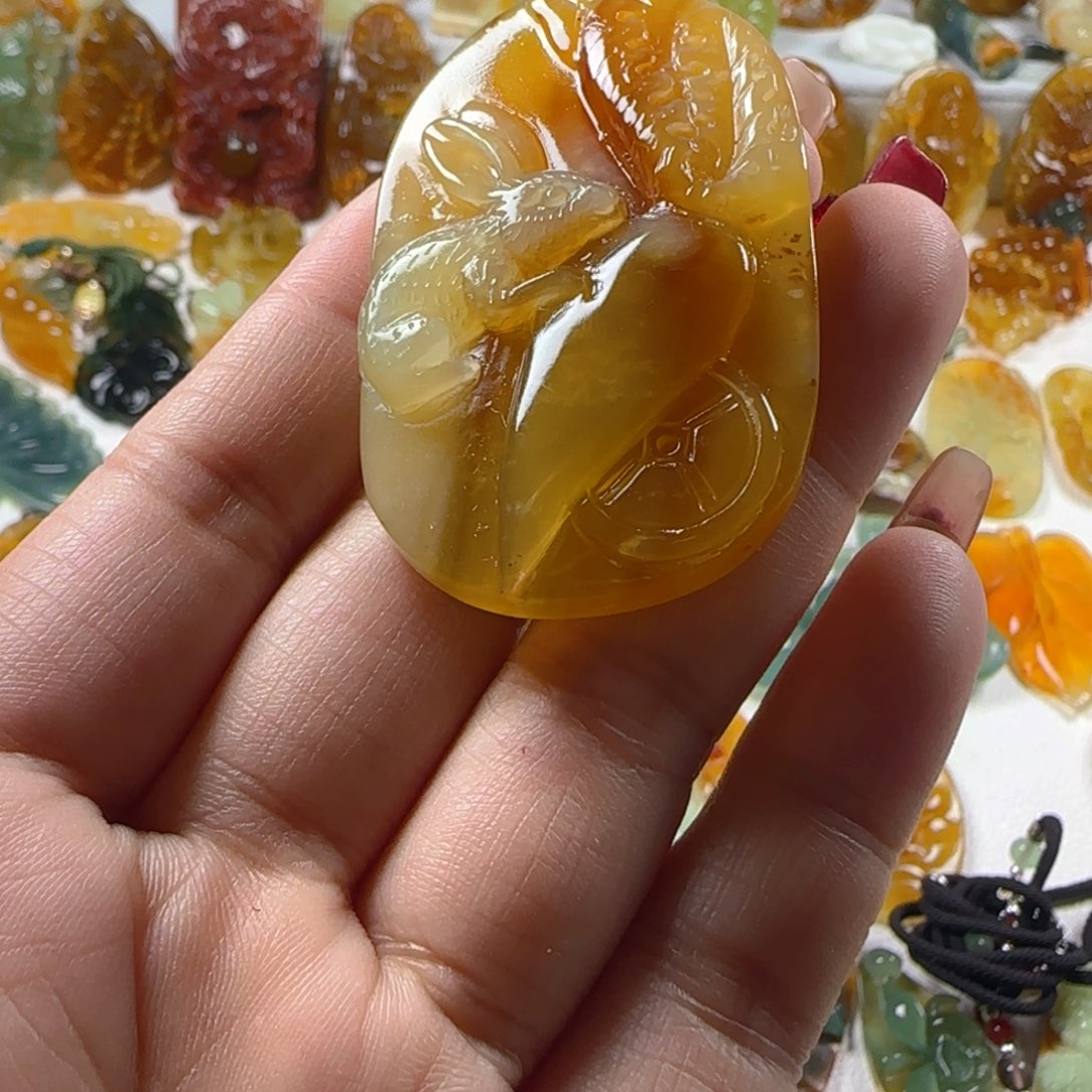 蛇纹石玉颈饰未镶嵌