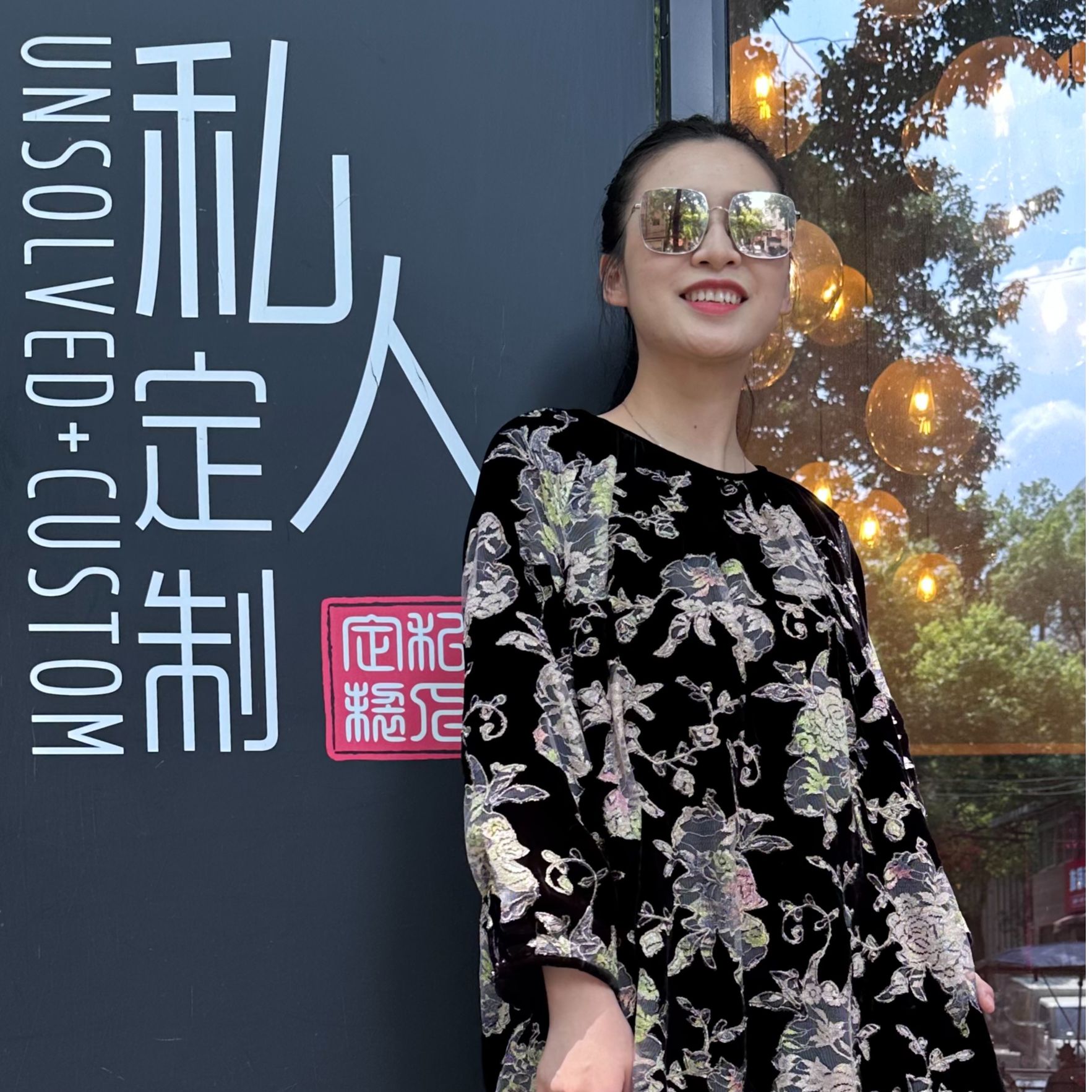 黑色蕾丝丝绒秋冬圆领A摆连衣裙时尚