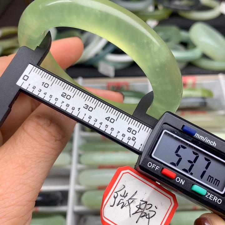蛇纹石玉未镶嵌手镯845