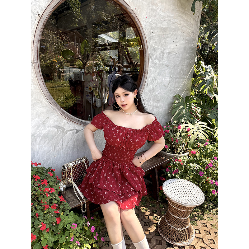 黑泽玄七“春甜覆盆子”夏季显瘦度假方领娇俏显白气色发财红连衣裙