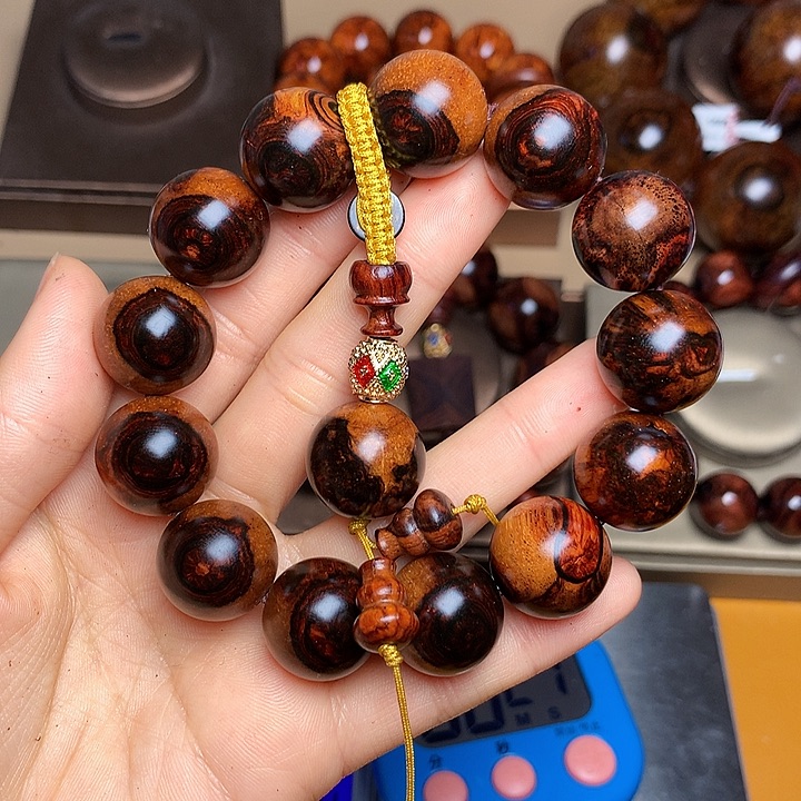 花梨木类手串/手链?***老挝花梨风化料土埋料油梨老干料